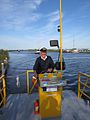 Pontje over de Inthiemasloot bij Gaastmeer, Friesland met schipper Menno Sappé