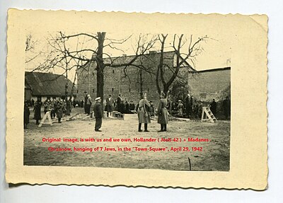 Chrzanow ( corrected ), hanging of 7 Jews, in the Town-Square, April 29, 1942 .