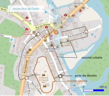 caret représentant le tracé de l'enceinte médiévale d'une ville reporté sur le plan moderne.