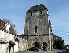 Le clocher et la façade ouest de l'abbaye bénédictine.