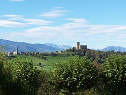 Anvista d'o castiello y o pueblo de Mauvesin