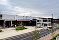 駅前広場整備後・駅名看板塗装前の南口（2024年4月）