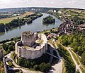 Le Château-Gaillard des Andelys, avec les falaises de craie du val de Seine.