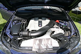 Alpina B5 (2005) engine bay