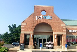 Pet Valu, Avon CT (14564962417).jpg