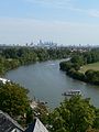 Mainbogen mit Blick auf die Frankfurter Skyline