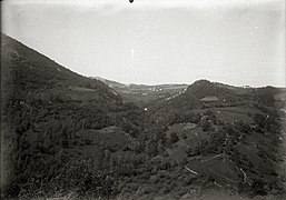 Vista general de la localidad de Itziar desde la carretera de Deba (1 de 1) - Fondo Marín-Kutxa Fototeka.jpg