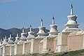 Les stupas entourant le monastère d'Erdene Zuu.