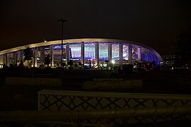 SoFi Stadium bei Nacht (Juni 2020)