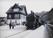 Brunnadern mit Güterzug, links Postkutsche nach St. Peterzell