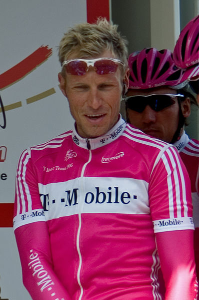 File:Henninger Turm 2006 -T-Mobile Team-d.jpg