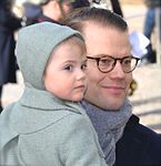 Prins Daniel och prinsessan Estelle i samband med namnsdagsfirandet av kronprinsessan Victoria den 12 mars 2014.