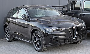 Alfa Romeo Stelvio (2023) - right front view