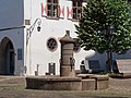 Schwerte, la fontaine près d'hôtel de ville et l'église (die Sankt Viktorkirche)