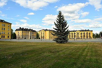 Kanslihuset med kaserner vid Regementsvägen.