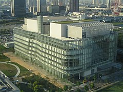 会場のフジテレビ湾岸スタジオ。 湾岸スタジオ内のほか、屋上奥のコンクリート部分に「SKY STAGE」（2013年のみ「AZURE STAGE」）、手前右側の芝生に「FRESH FIELD」（2011年・2012年）、スタジオ建物左側のウエストプロムナード公園広場に「SMILE GARDEN」が設けられる。