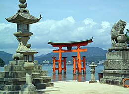 Itsukushima lantaarn en torii