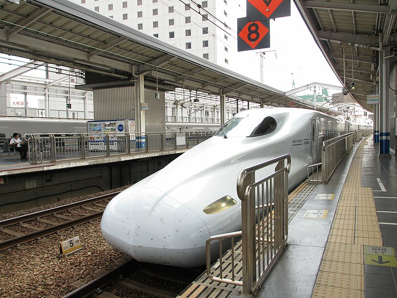 File:JR Okayama Station platform - panoramio (41).jpg