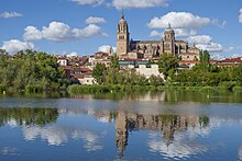 Reflejos de la Catedrales de Salamanca.jpg