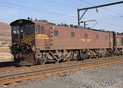 No. E7137 in SAR Gulf Red and yellow whiskers livery at Vryheid, KwaZulu-Natal, 15 August 2007