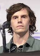 Evan Peters interprète Vif-Argent