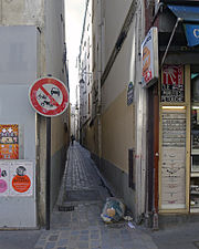 Le passage Briare vu de la rue Marguerite-de-Rochechouart.