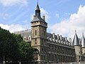 A Conciergerie (em destaque, a Torre do Relógio).