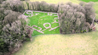 Pentref Celtaidd Din Lligwy Celtic village (pre-Roman) nr Moelfre, Ynys Mon, Wales 01.png