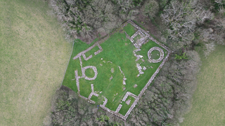 Pentref Celtaidd Din Lligwy Celtic village (pre-Roman) nr Moelfre, Ynys Mon, Wales 32.png