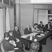 Persconferentie Emile Roche in gebouw Voorl Europese Gemeenschappen te Den Haag, Bestanddeelnr 915-7254.jpg