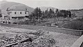 Casina a destra; a sinistra la chiesa di San Luca demolita nel 1947. Sistemazione della frana di via delle Terme avvenuta nel 1930-31