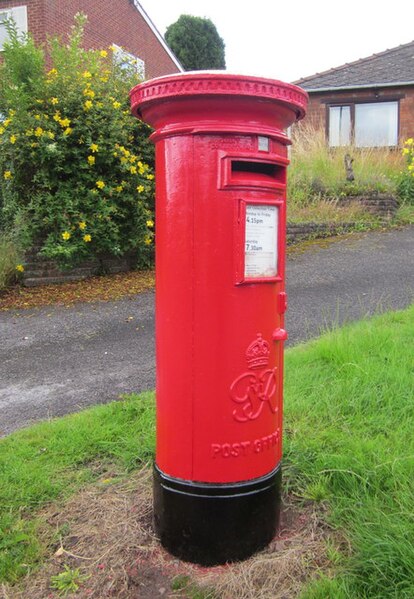 File:Freshly Painted Pillar Box Marlbrook - geograph.org.uk - 4590792.jpg