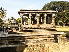 Hoysaleshwara temple, Halebidu 932.jpg