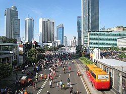 Jalan Thamrin, il viale del centro città fotografato in uno dei giorni di divieto di circolazione automobilistica