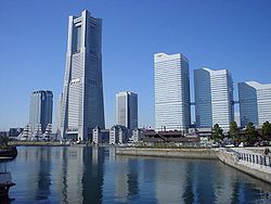 Landmark Tower che spicca a Minato Mirai