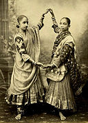 Marathi dancing girls.jpg