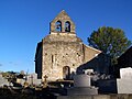 Vue ouest de l'église dans son cimetière (oct. 2012).