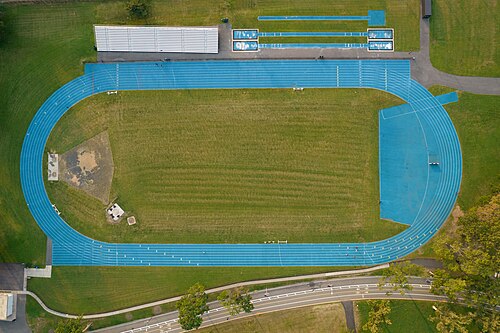 Start (green) and end (red) points of a 200 metre race, marked on a running track