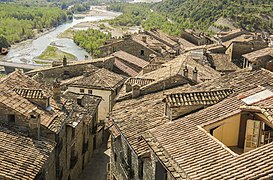 Vistes de l'Aïnsa des del campanar de l'església de santa Maria (Sobrarb).jpg