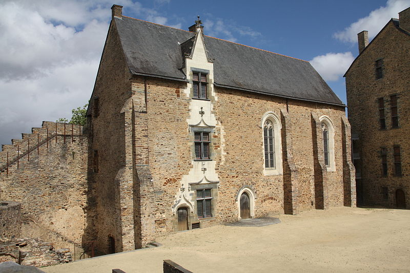 File:012. Château de Châteaubriand.JPG