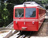 Die Corcovado-Berg­bahn in Rio de Janeiro nahm nach einer Gesamt­erneuerung im Jahr 1979 den Betrieb mit neuen Trieb­wagen auf.