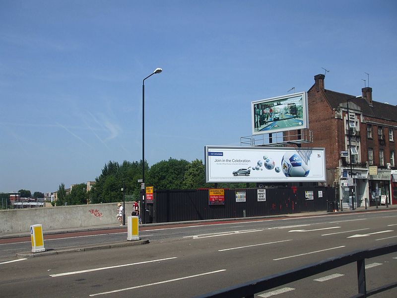 File:Finchley Road stn (MIdland) building location.JPG