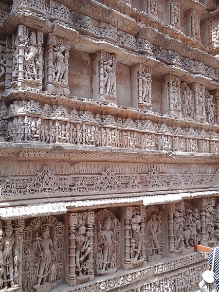 File:Rani ki vav3, patan, gujarat.jpg