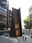 Konstverket Fulcrum från 1987 av Richard Serra i London.