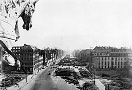 Blick vom Brandenburger Tor auf den Boulevard Unter den Linden, 1950