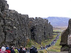 Flot de touristes dans la faille Almannagjá.