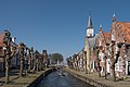 Sloten, Blick auf der Stadt mit reformierte Kirche