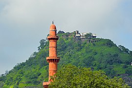 Vue sur le Chand Minar et la ville-haute de Devagiri-Daulatabad. Une des places fortes majeures de l'Inde, notamment ancienne capitale du sultanat de Delhi.