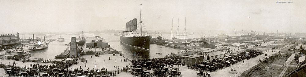 Zaoceánský parník Lusitania připlouvá do New Yorku (1907)