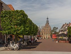 Markt mit Rathaus